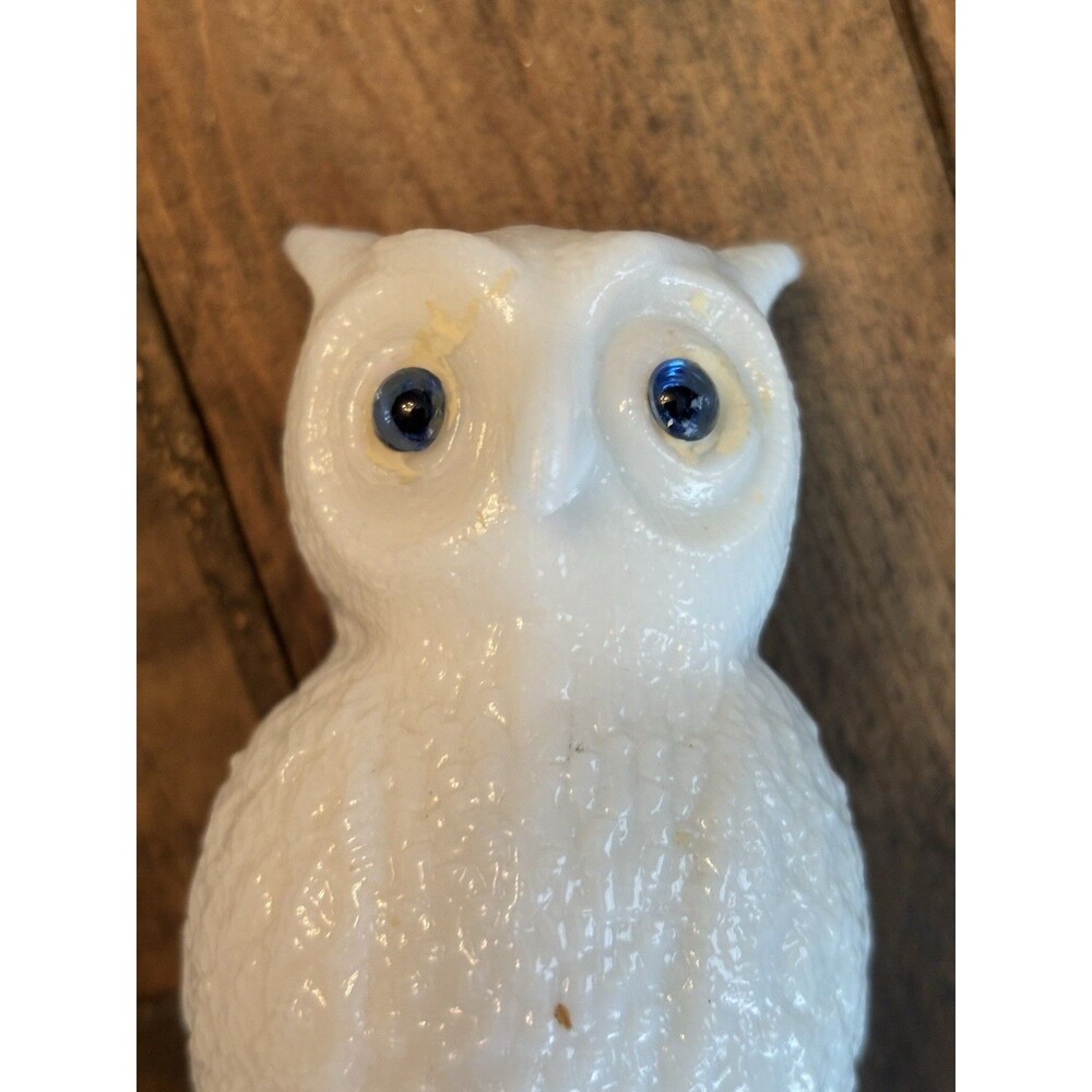 Vintage  Westmoreland milk glass owl figurine - Picture 2 of 3